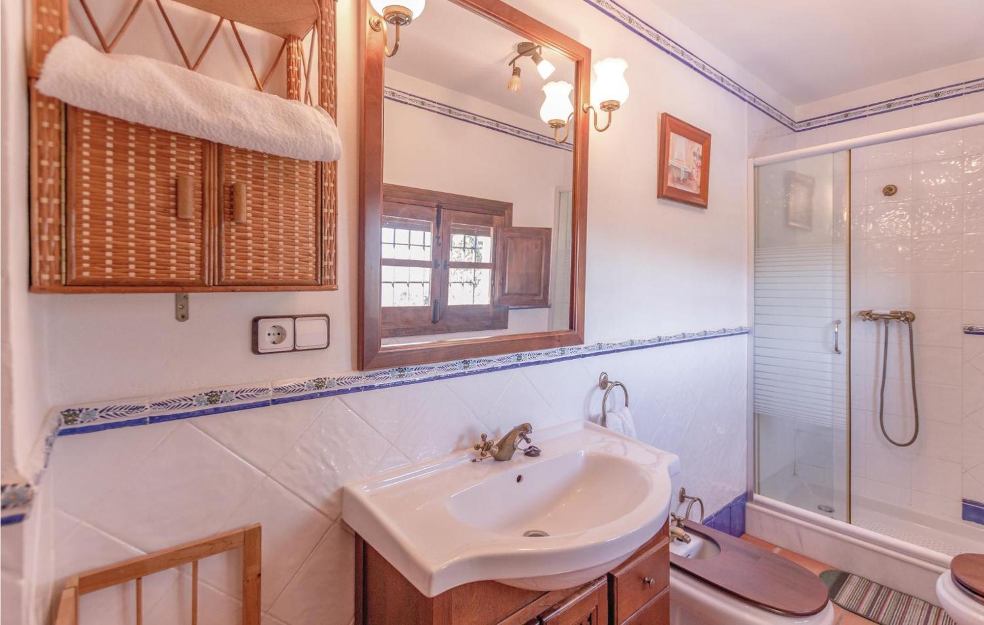 8 Bedroom Lovely Home In Иснахар Экстерьер фото