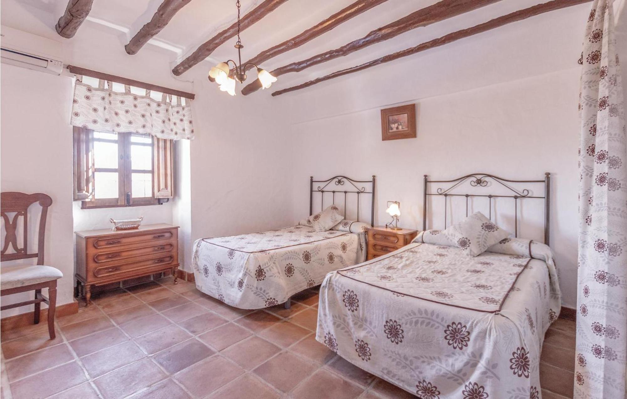 8 Bedroom Lovely Home In Иснахар Экстерьер фото