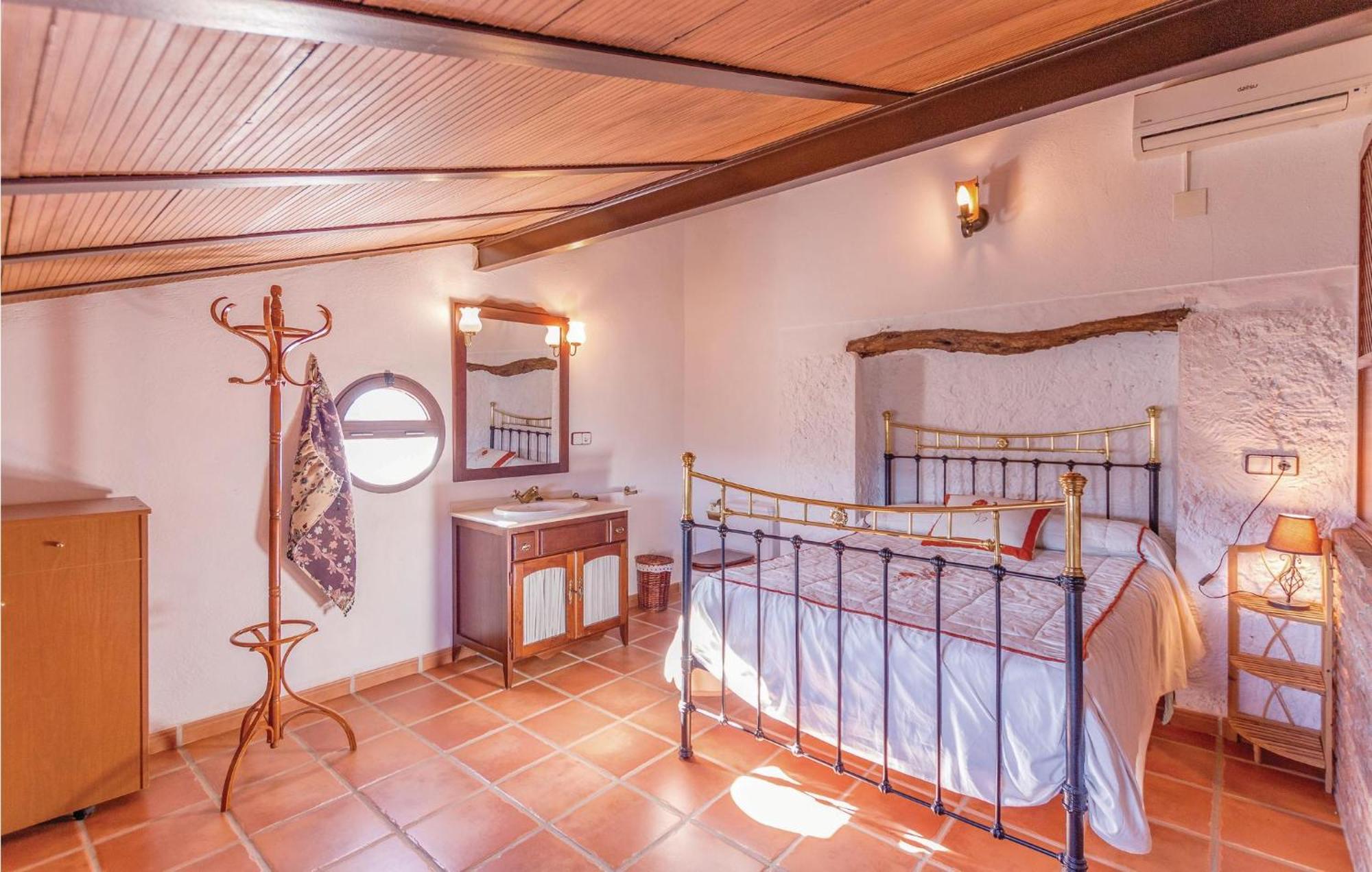 8 Bedroom Lovely Home In Иснахар Экстерьер фото